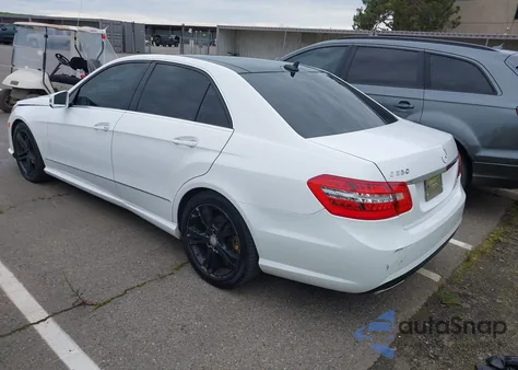 2013 Mercedes-Benz E 350 z USA, uszkodzony, nr VIN WDDHF5KB4DA673053